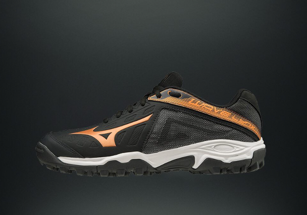 MIZUNO WAVE LYNX - SIZES 10.5 and 12 ONLY